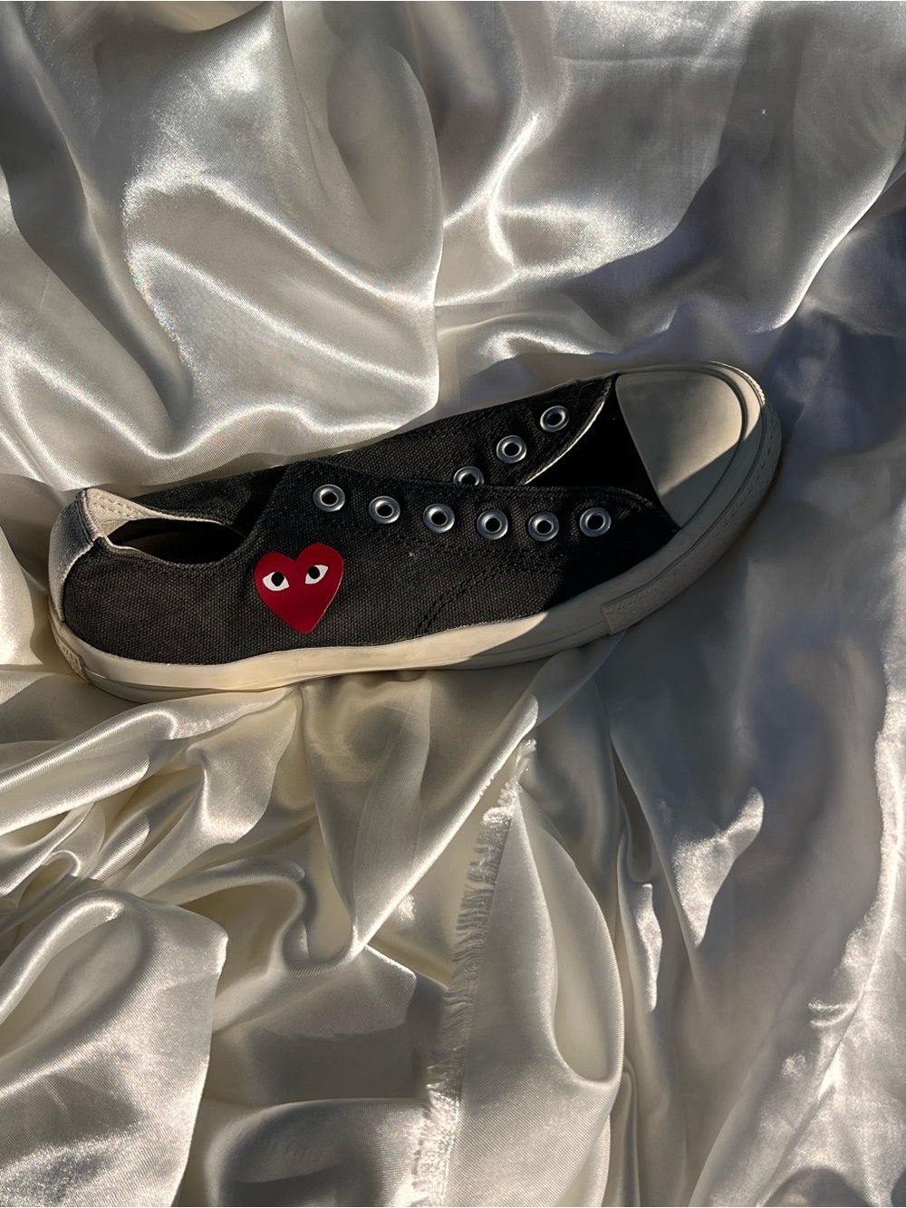 Unisex Comme des Garçons PLAY converse low top in Black men’s 6 / women’s 8 - Picture 5 of 6